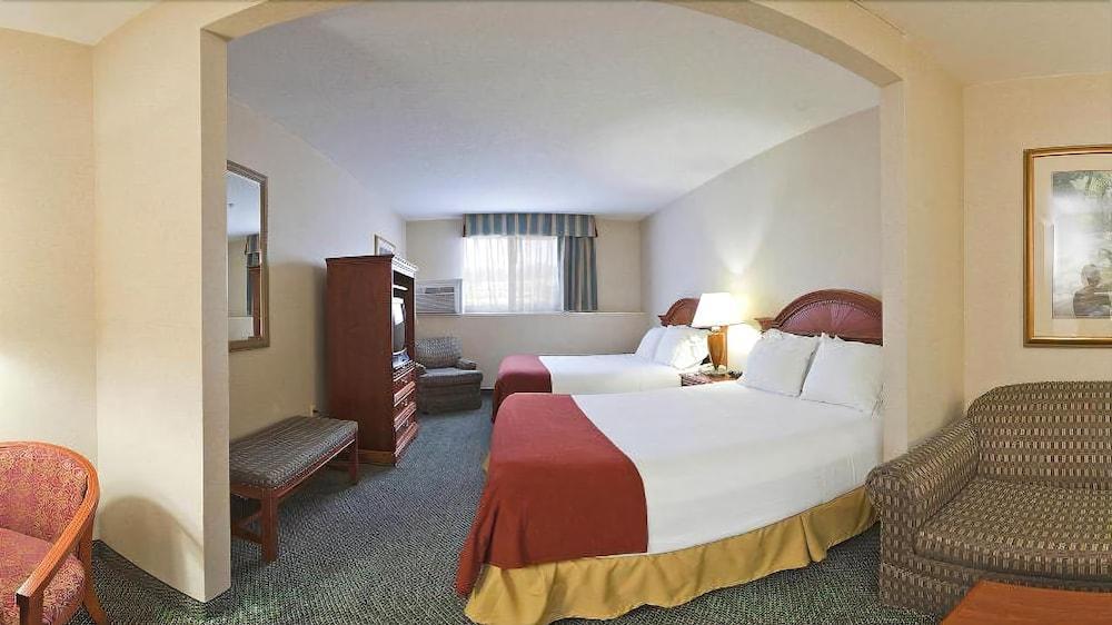 Holiday Inn Express Hotel & Suites Waterford By Ihg Exterior photo