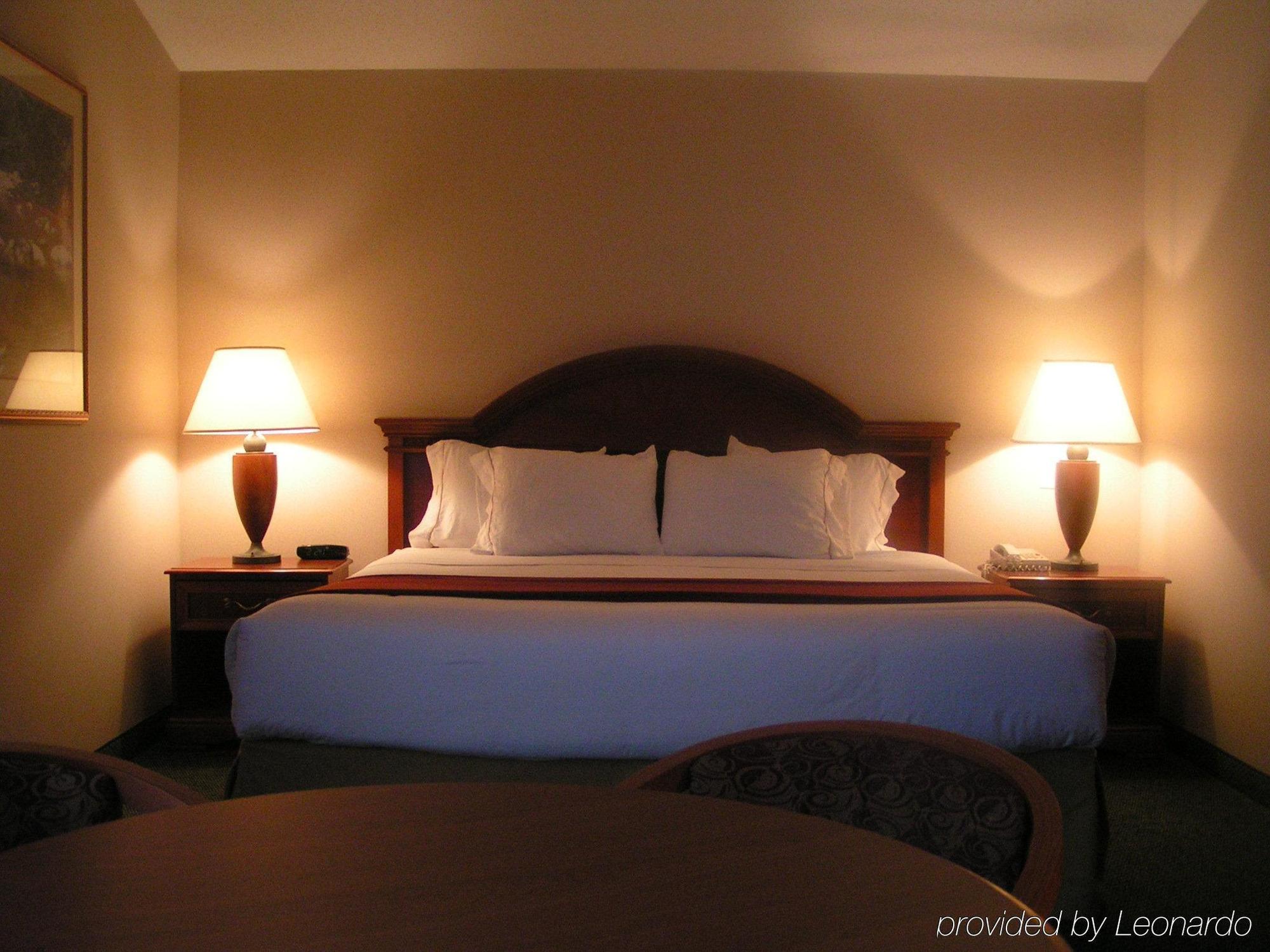 Holiday Inn Express Hotel & Suites Waterford By Ihg Room photo