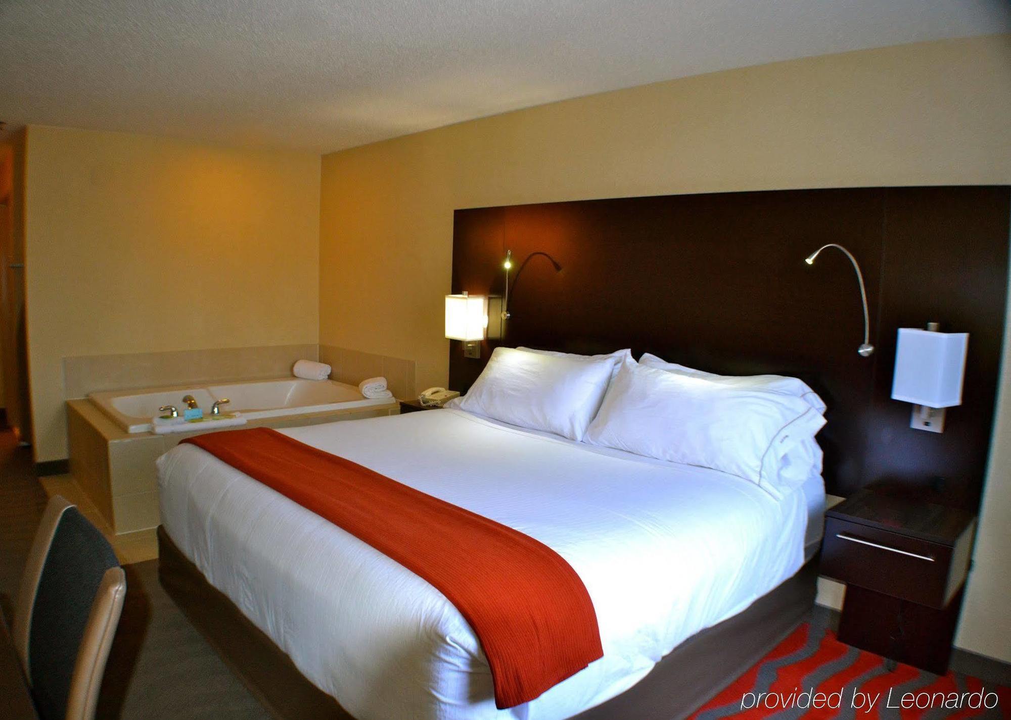 Holiday Inn Express Hotel & Suites Waterford By Ihg Exterior photo