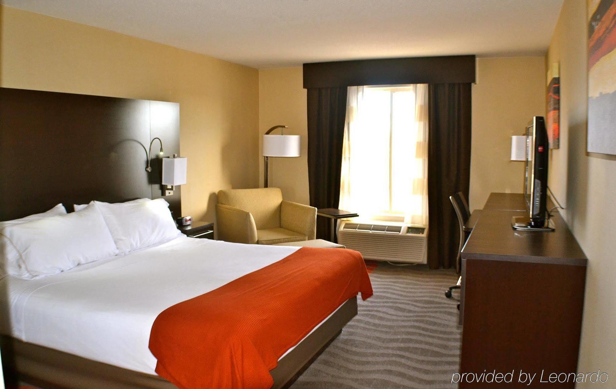 Holiday Inn Express Hotel & Suites Waterford By Ihg Exterior photo