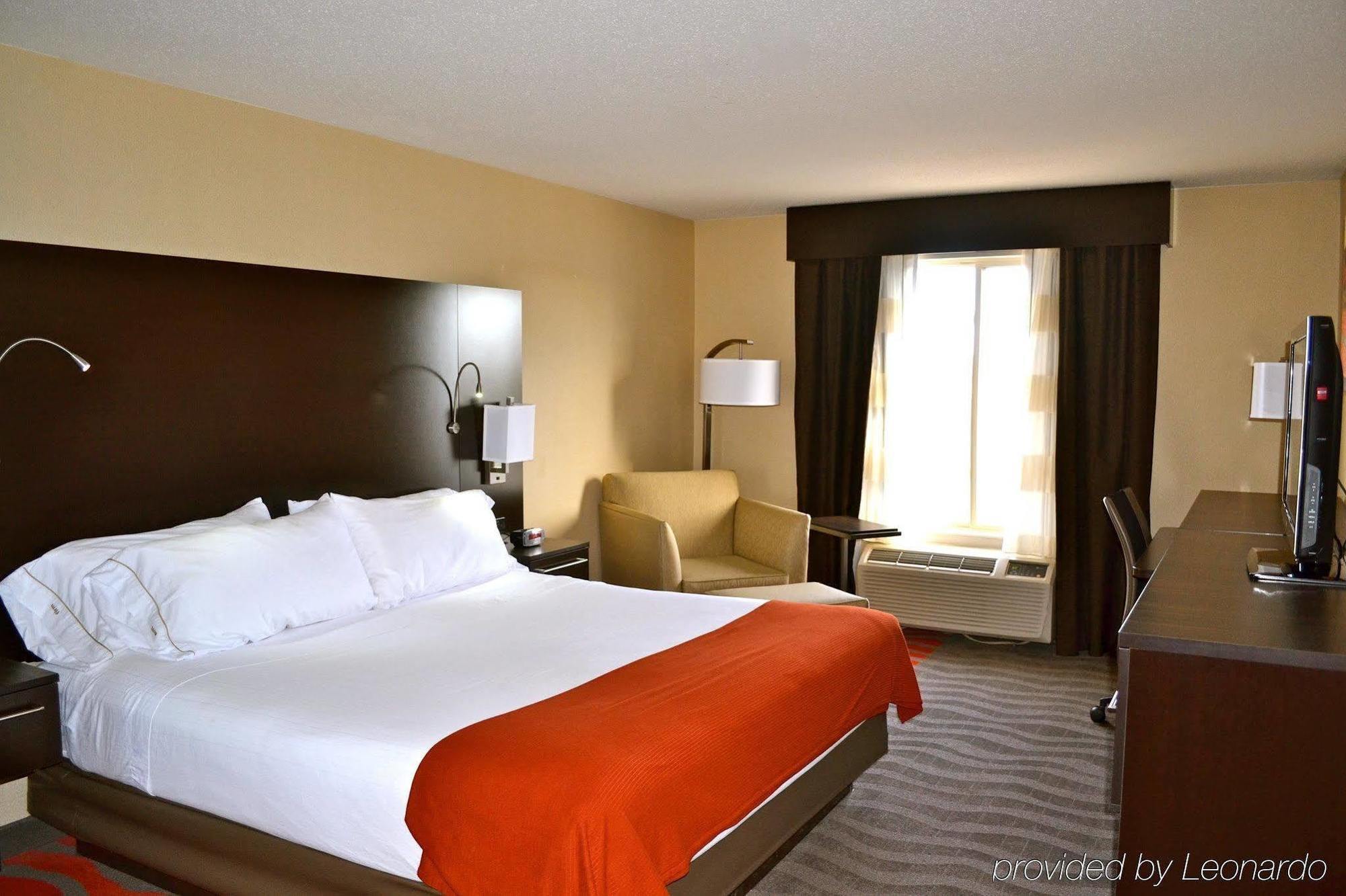Holiday Inn Express Hotel & Suites Waterford By Ihg Exterior photo